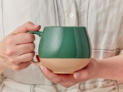Eclipse Snug Mug 450ML Green -Dinnerware shop maxwell williams eclipse hands 800x600